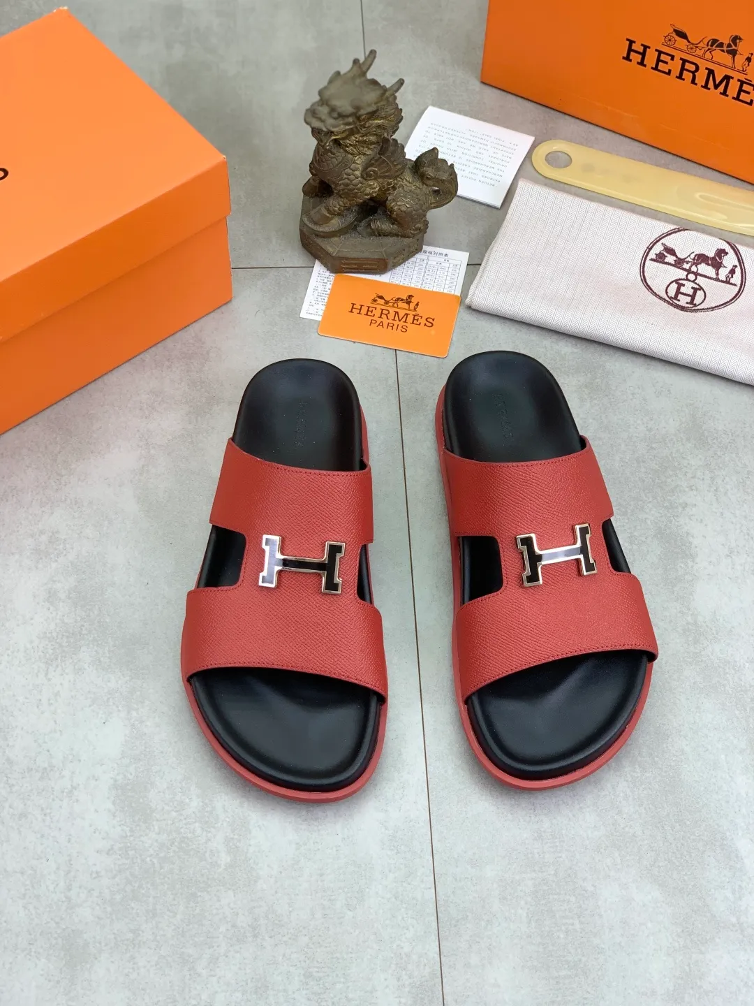 Men's shoes 💰P440 New [HERMES] high-end quality new Hermès slippers, made of imported calfskin, wear-resistant and non-slip rubber outsole. Fashionable and elegant code number: 39-44 (38 45 46 customized)